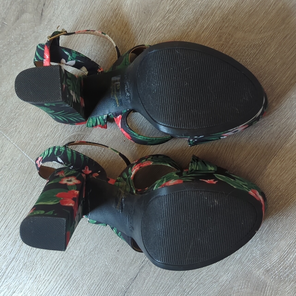 Patterned platform heels - Picture 4 of 4